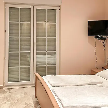 Apartment Cozy Apartment In Trpanj With House Sea View Trpanj